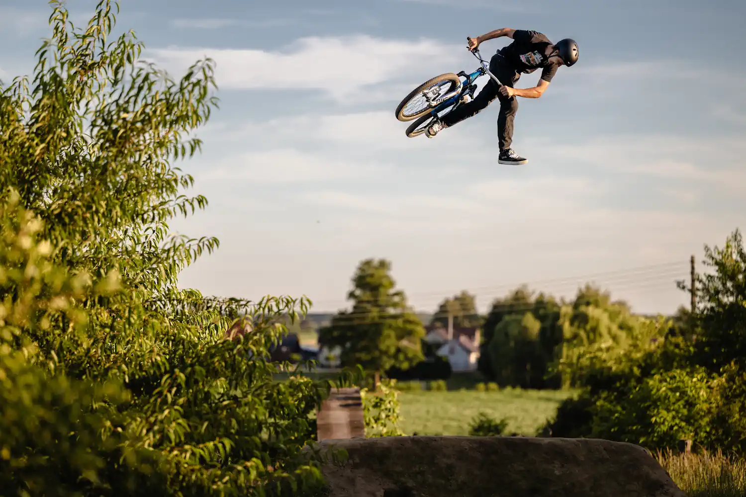 Maciek Dobranowski robi 360 z one foot canem