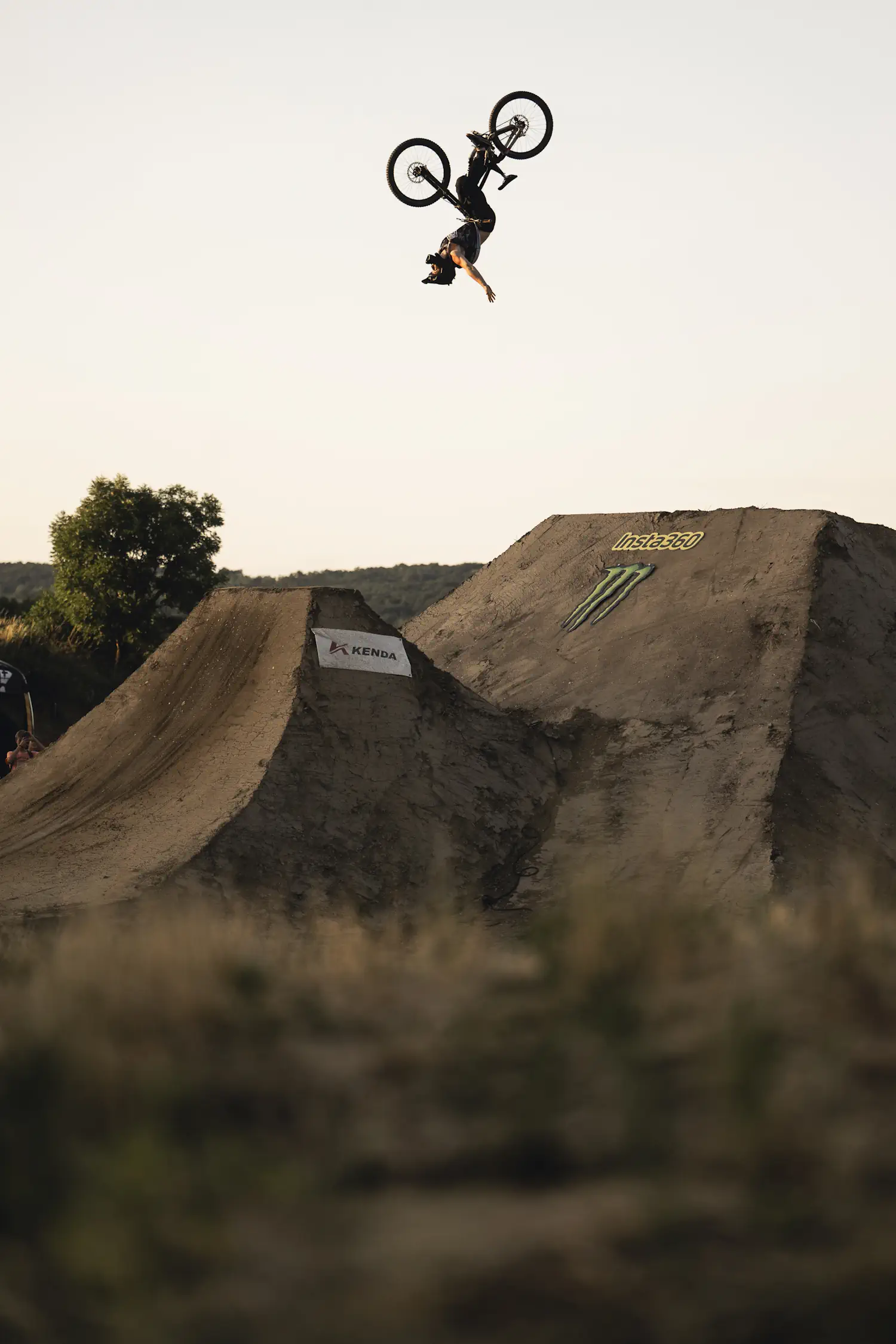 Przemo robi backflipa z oldschoolem