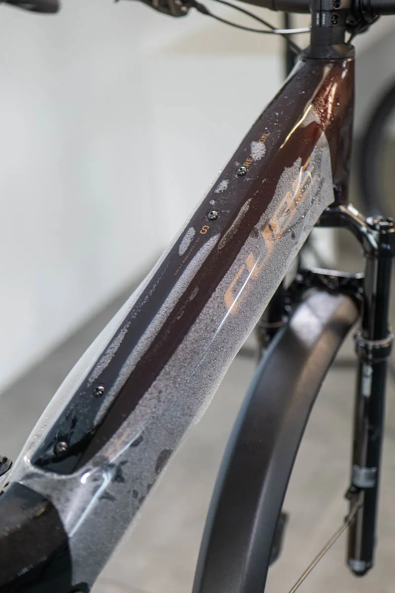 Oklejanie rury dolnej