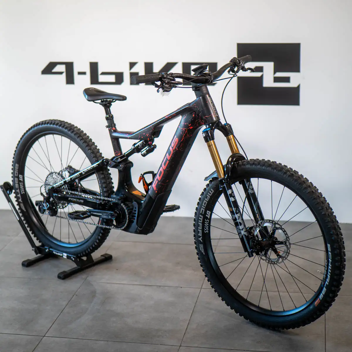 focus-jam-2-z-czerwona-grafika