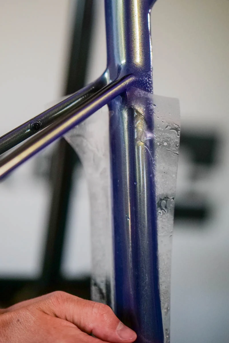 Oklejanie rury podsiodłowej