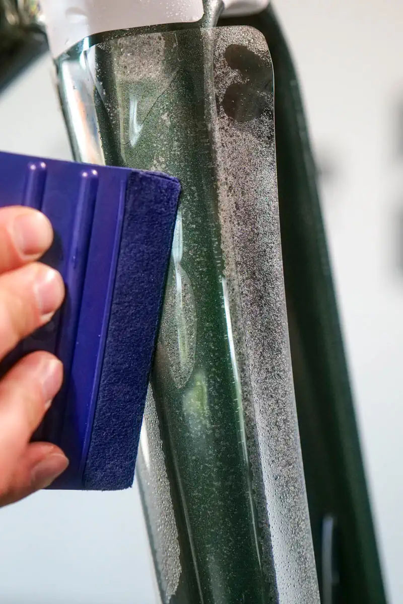 Oklejanie tylnego trójkąta