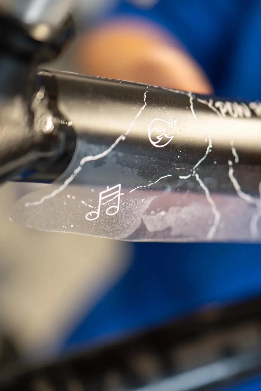 NS Bikes Decade V2 – detale nadruku na matowej folii CPF