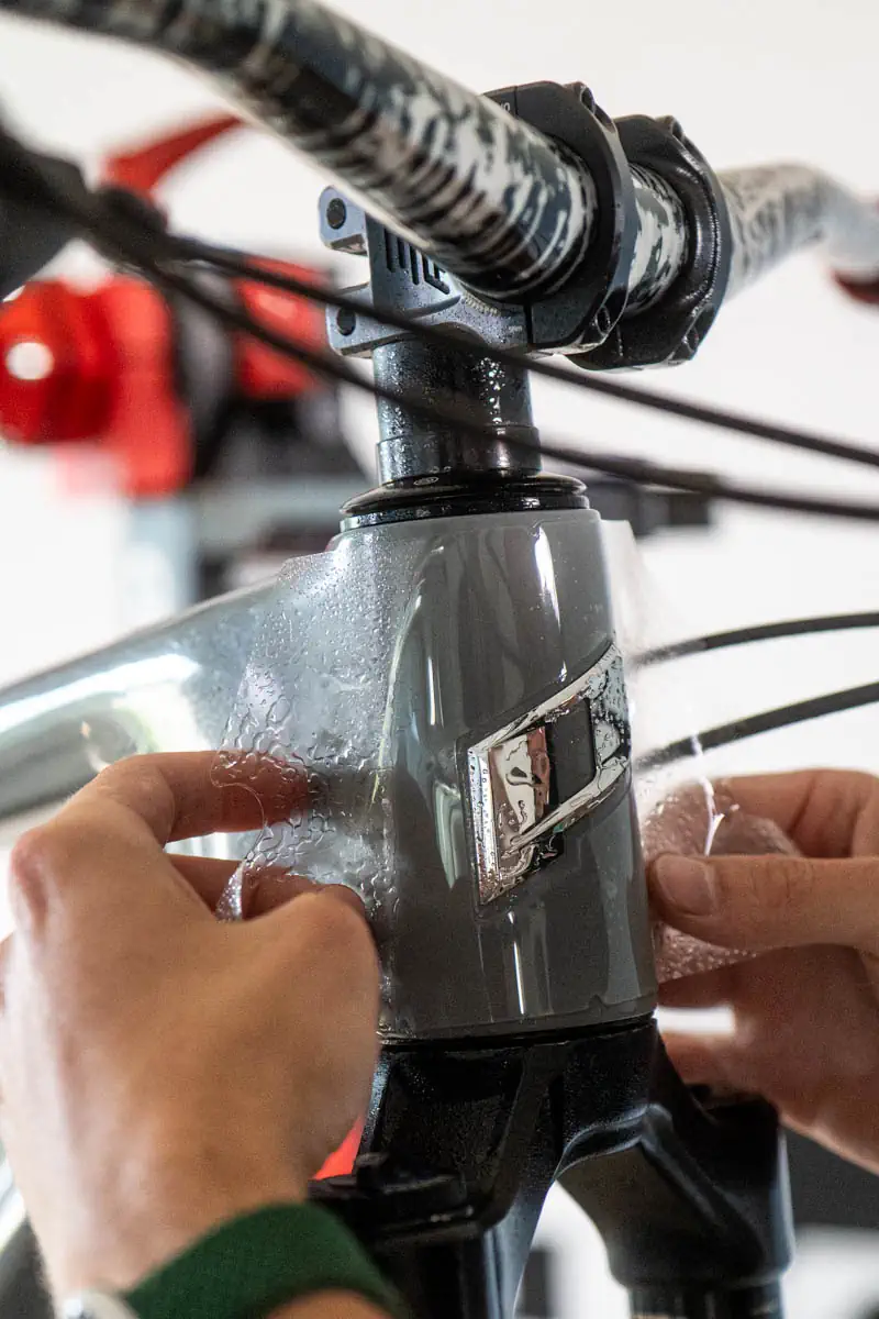 Aplikacja formatki na główce Propain Spindrift