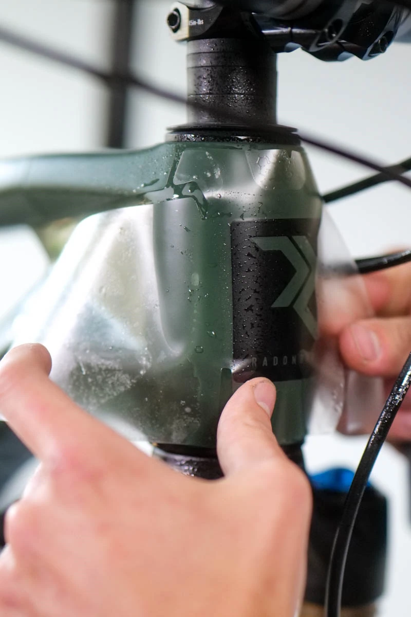 Oklejana głowka i detale folii