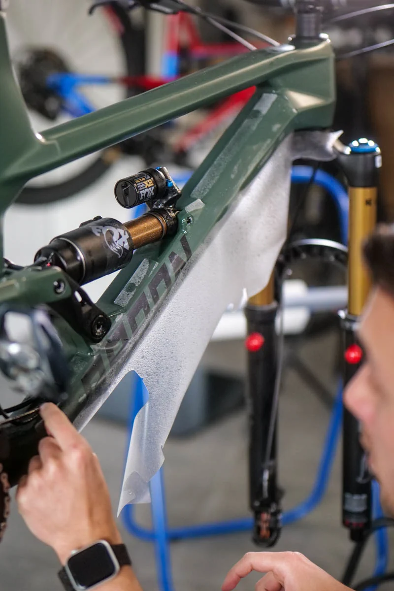 Oklejanie rury dolnej