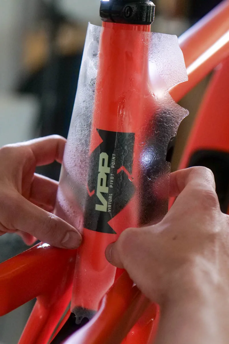 Oklejony górny trójkąt i logo