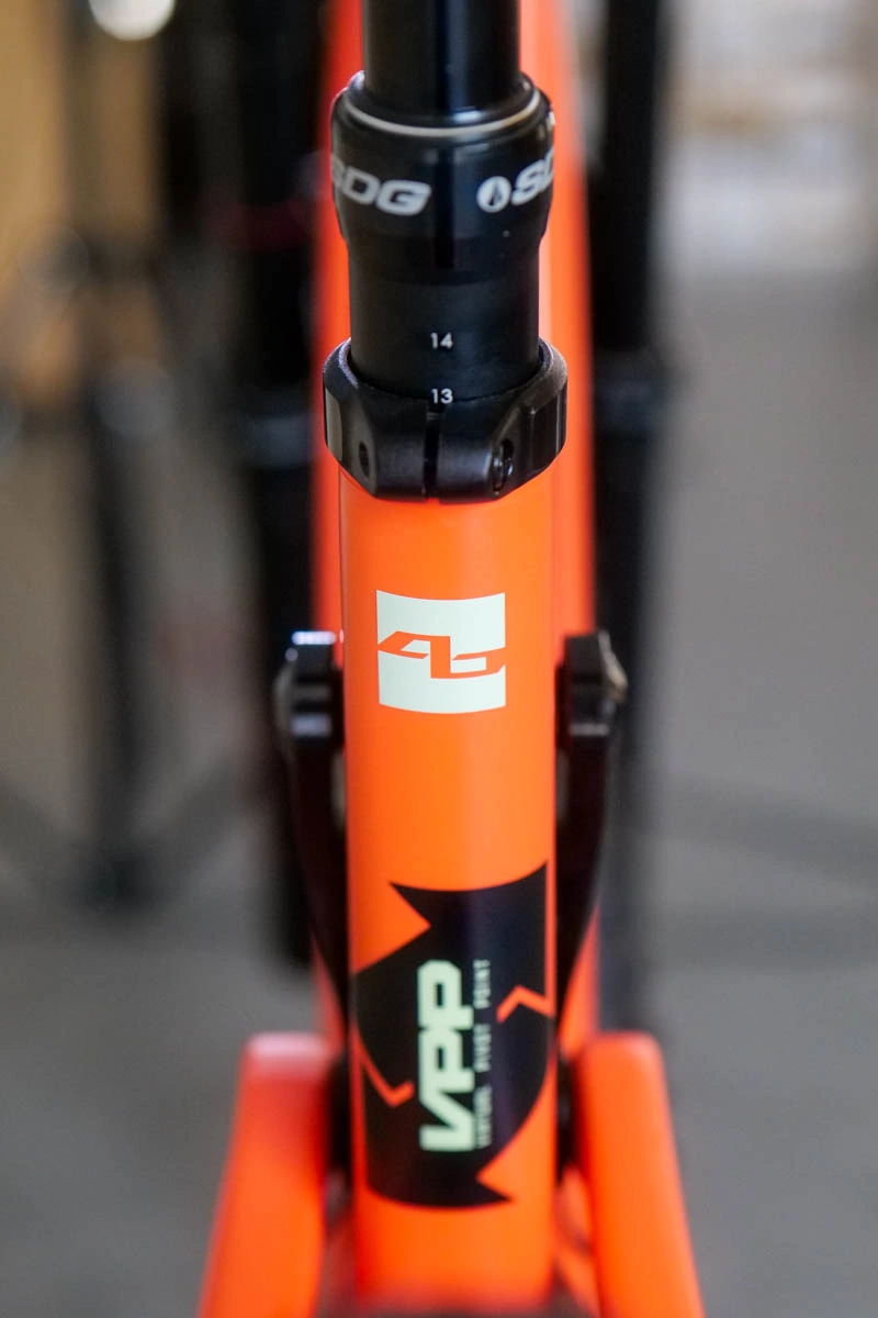 Rama od tyłu i naklejka 4-bike