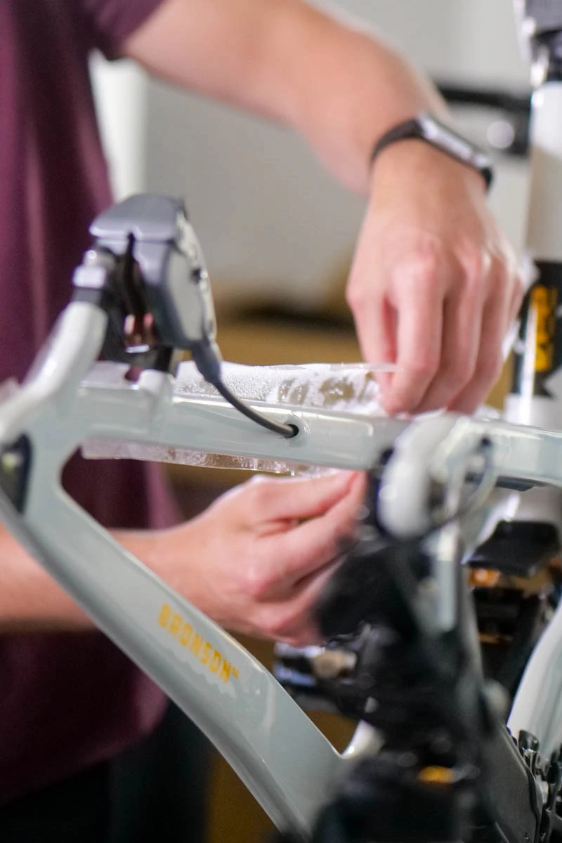 Oklejanie tylnego trójkąta