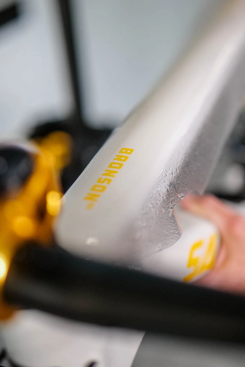 zbliżenie rura górna oznaczenie