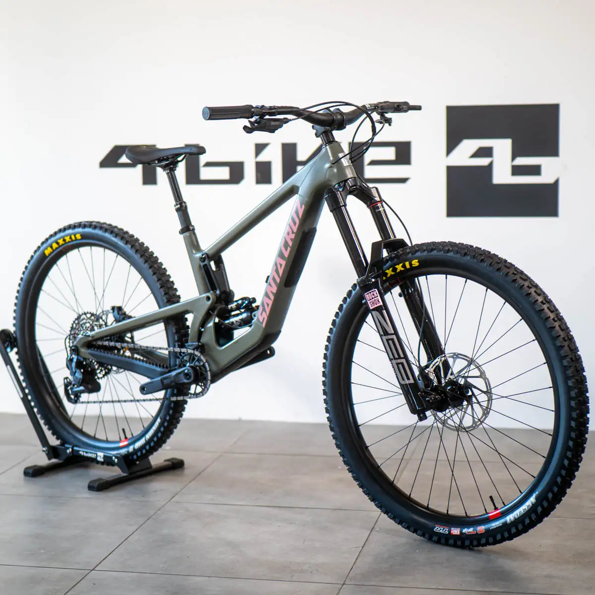 santa-cruz-megatower-oliwkowy-z-dodatkiem-rozu