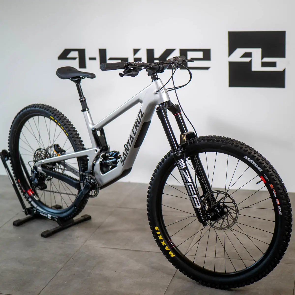 santa-cruz-megatower-srebrny