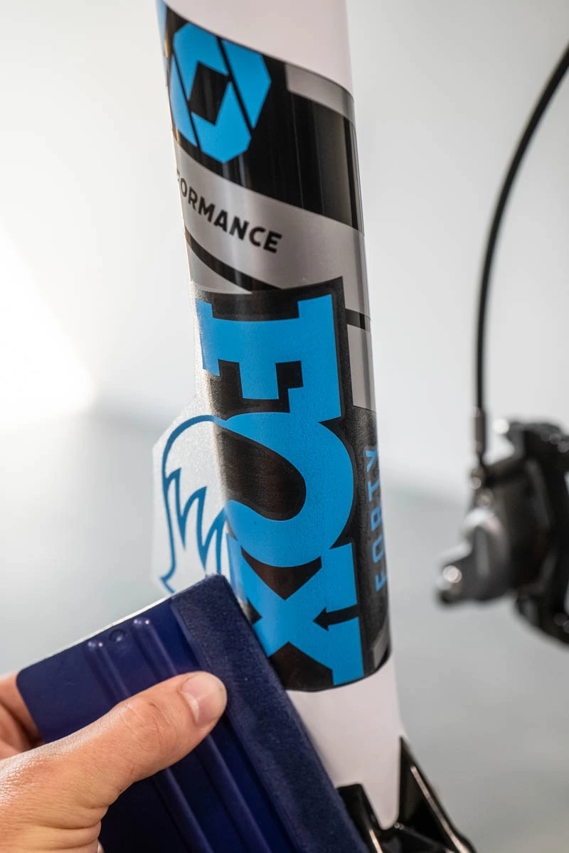 Błyszcząca folia na widelcu Fox 40