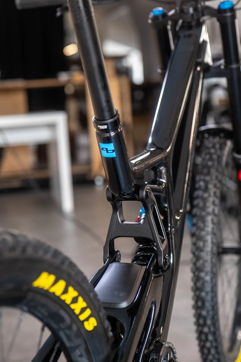 Zbliżenie na logo 4-bike