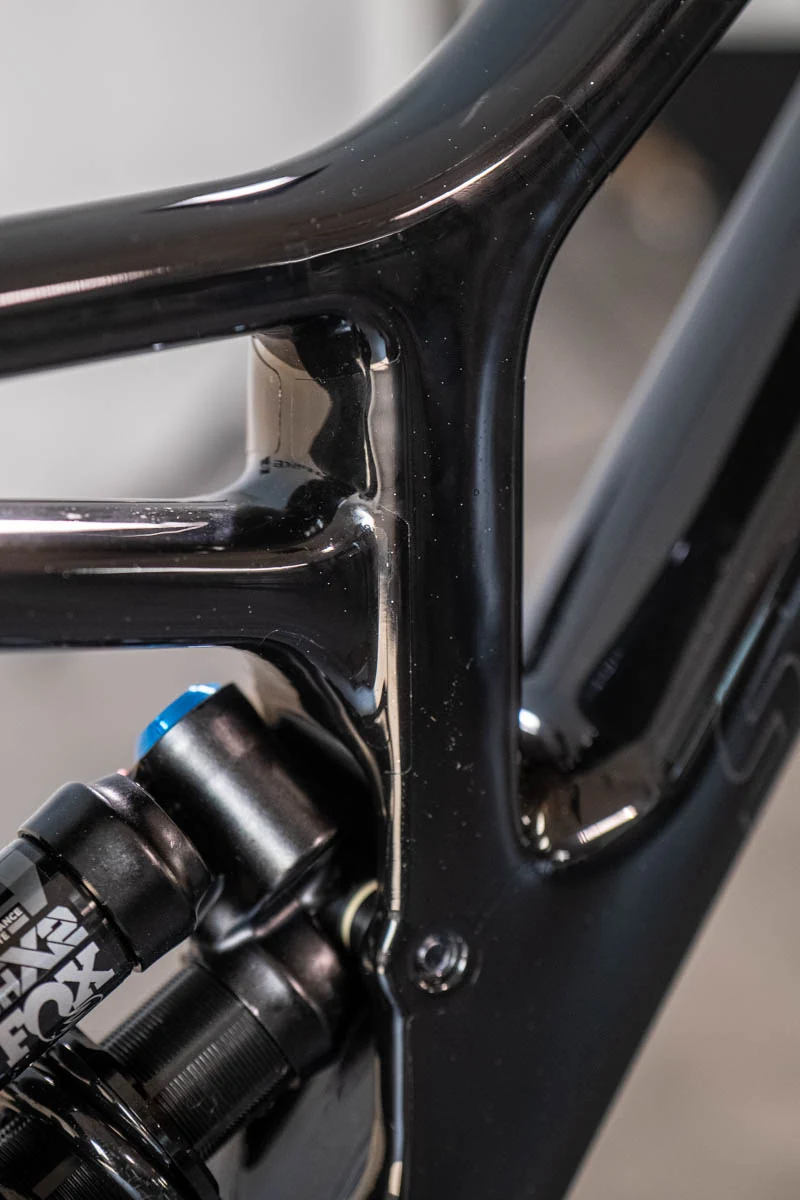 Zbliżenie na okolice dampera