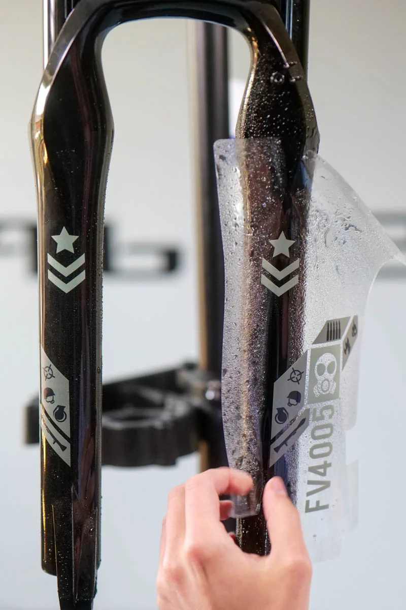 oklejanie amortyzatora