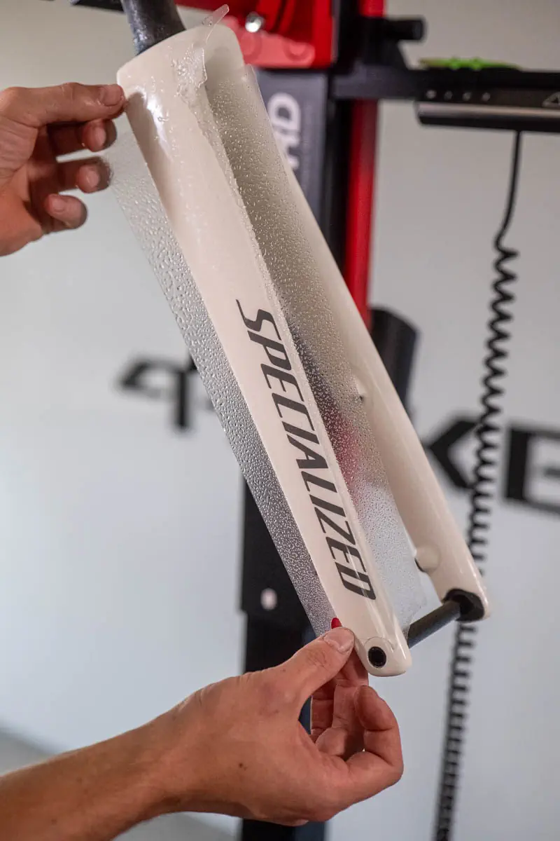 Aplikacja folii CPF na widelec Specialized Tarmac SL8