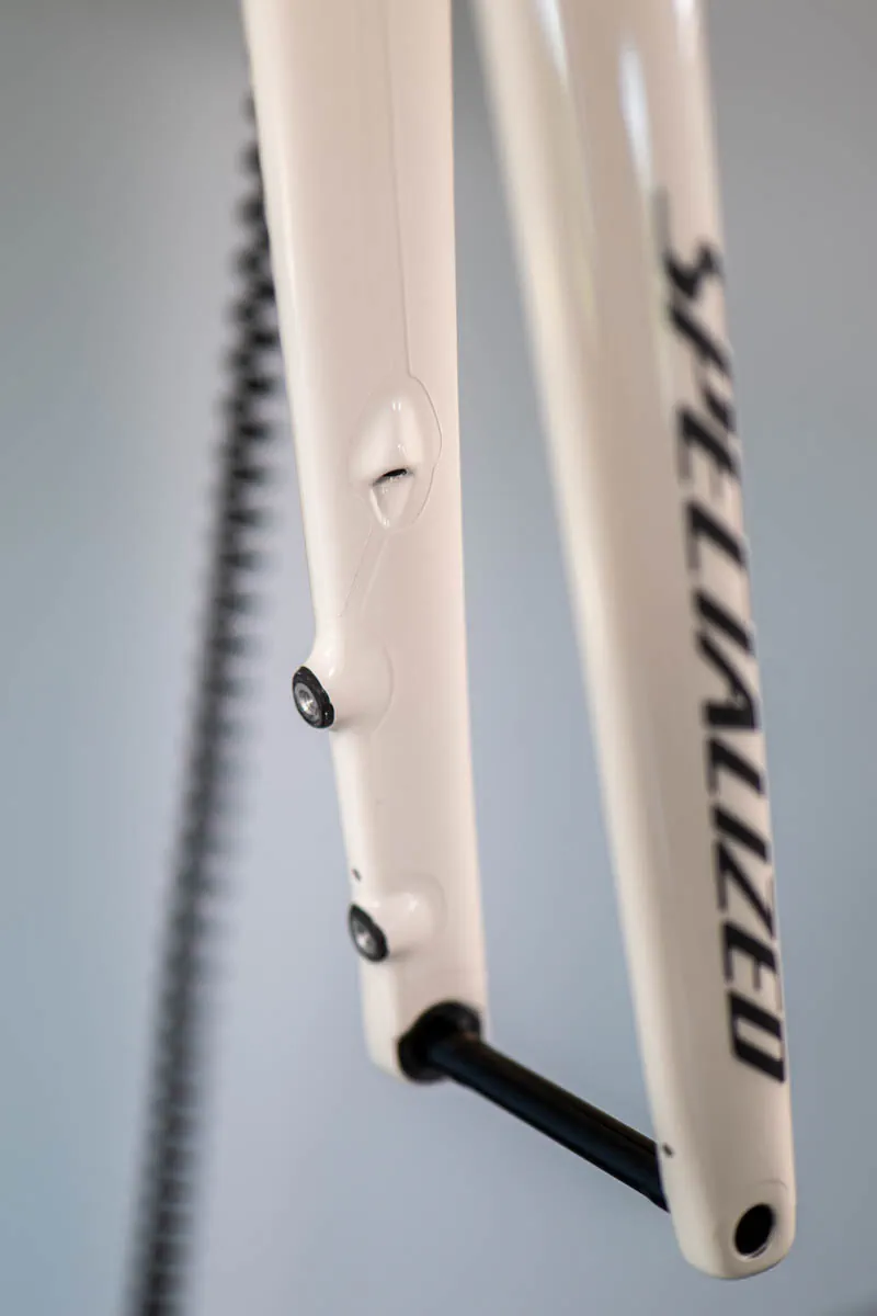 Gotowa ochrona jednego z ramion widelca Specialized Tarmac SL8