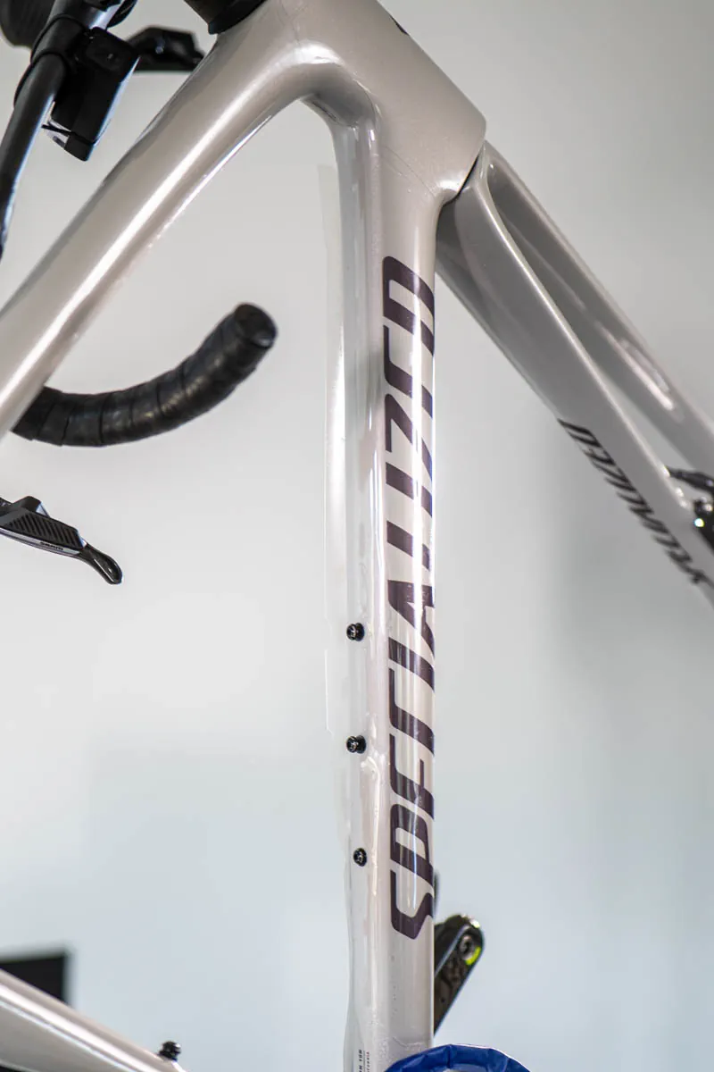 Aplikacja folii na rurze dolnej Specialized Tarmac SL8 Pro