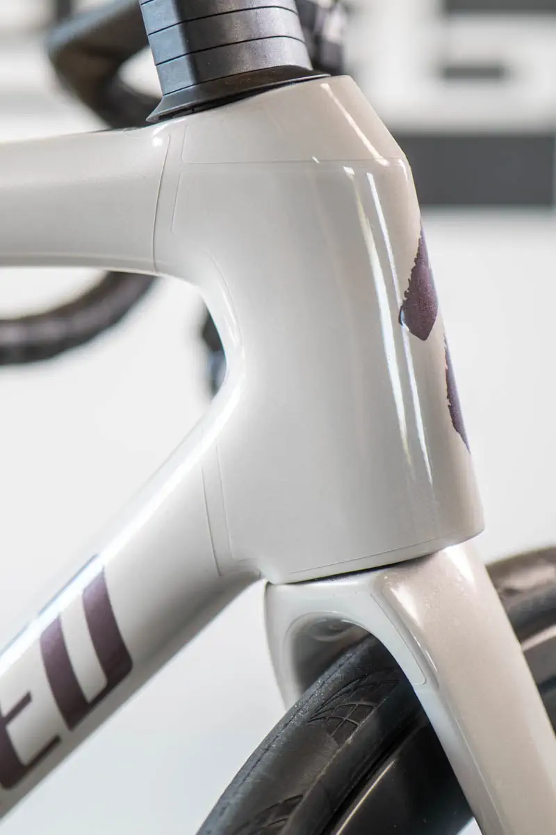 Folia ochronna na główce Specialized Tarmac SL8 Pro z zachowanym napisem producenta