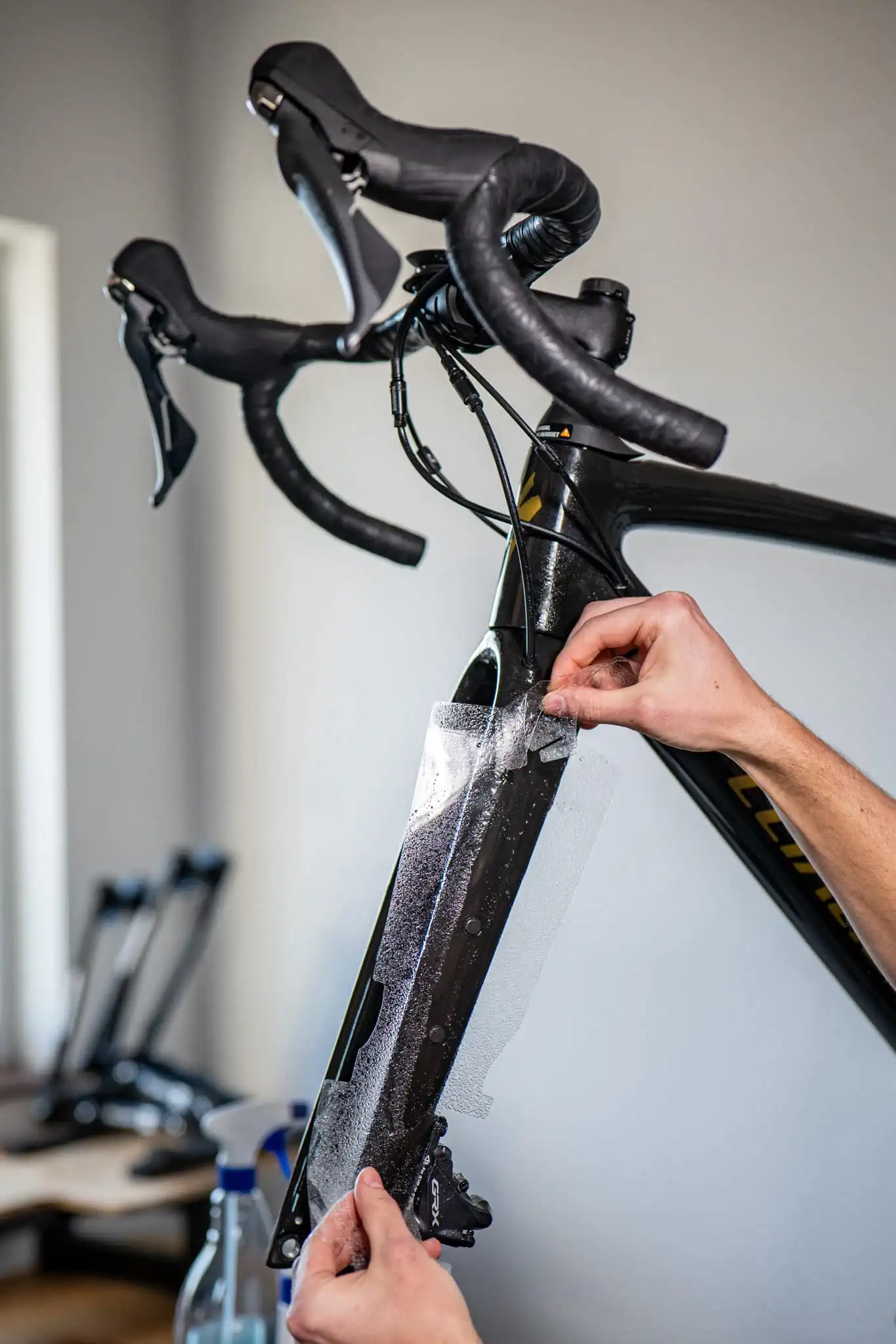 Aplikacja folii na widelec