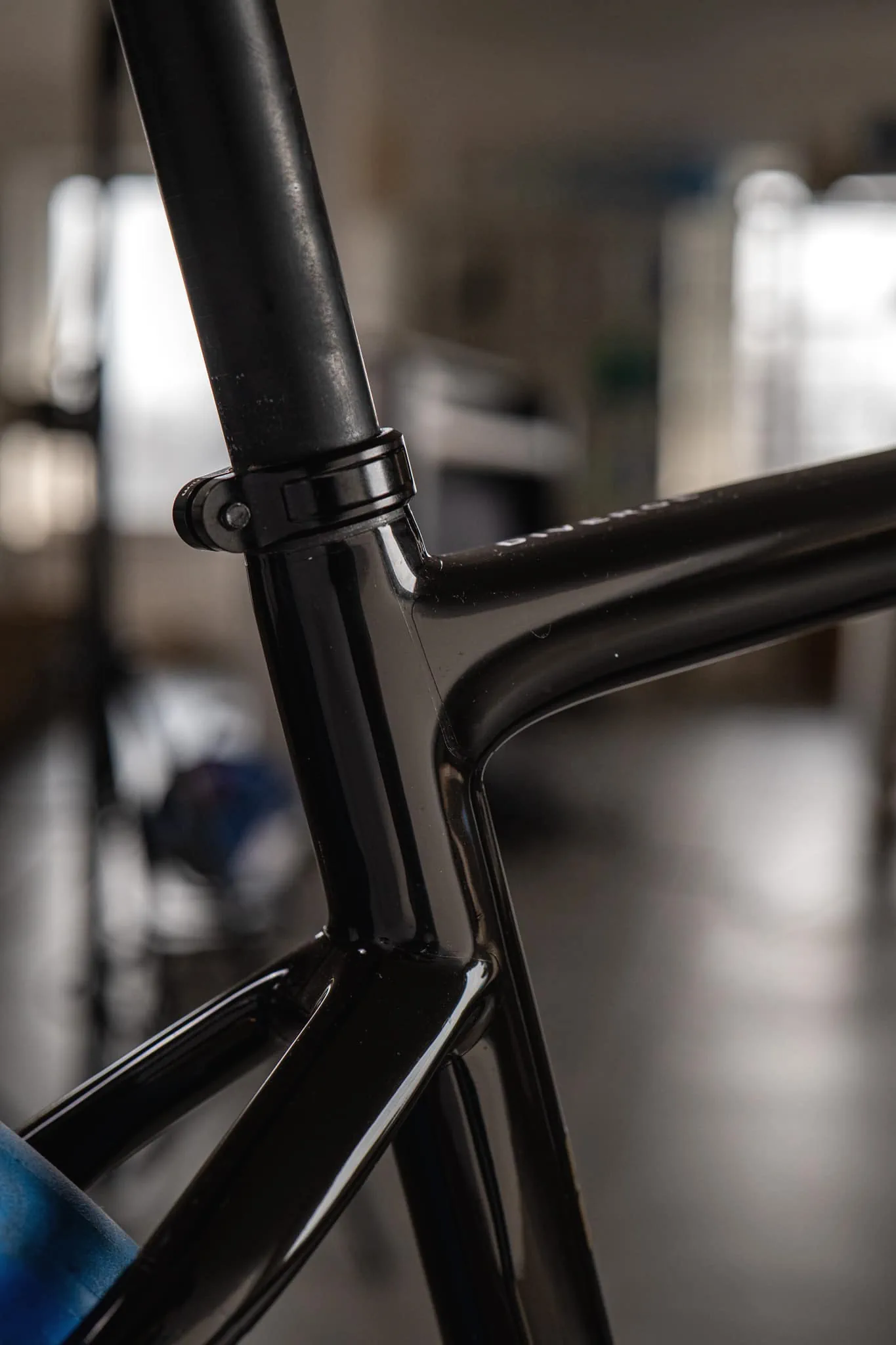 Zbliżenie na rure podsiodłową