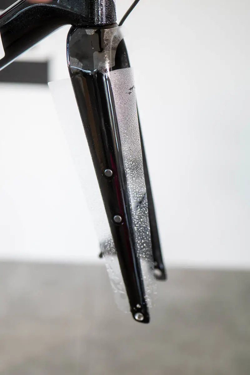 Specialized Diverge Pro, aplikacja folii na widelcu