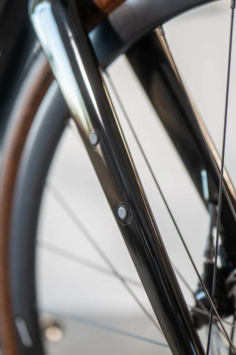 Zbliżenie na końcówkę widelca Specialized Diverge Pro
