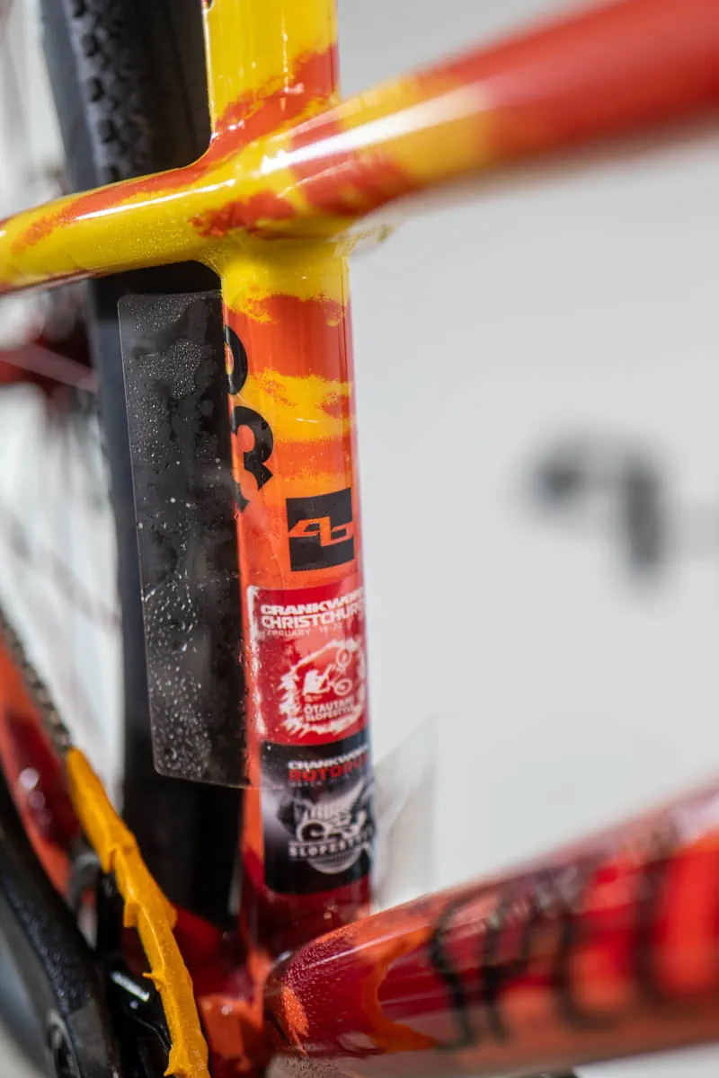 Oklejanie rury podsiodłowej Specialized P3