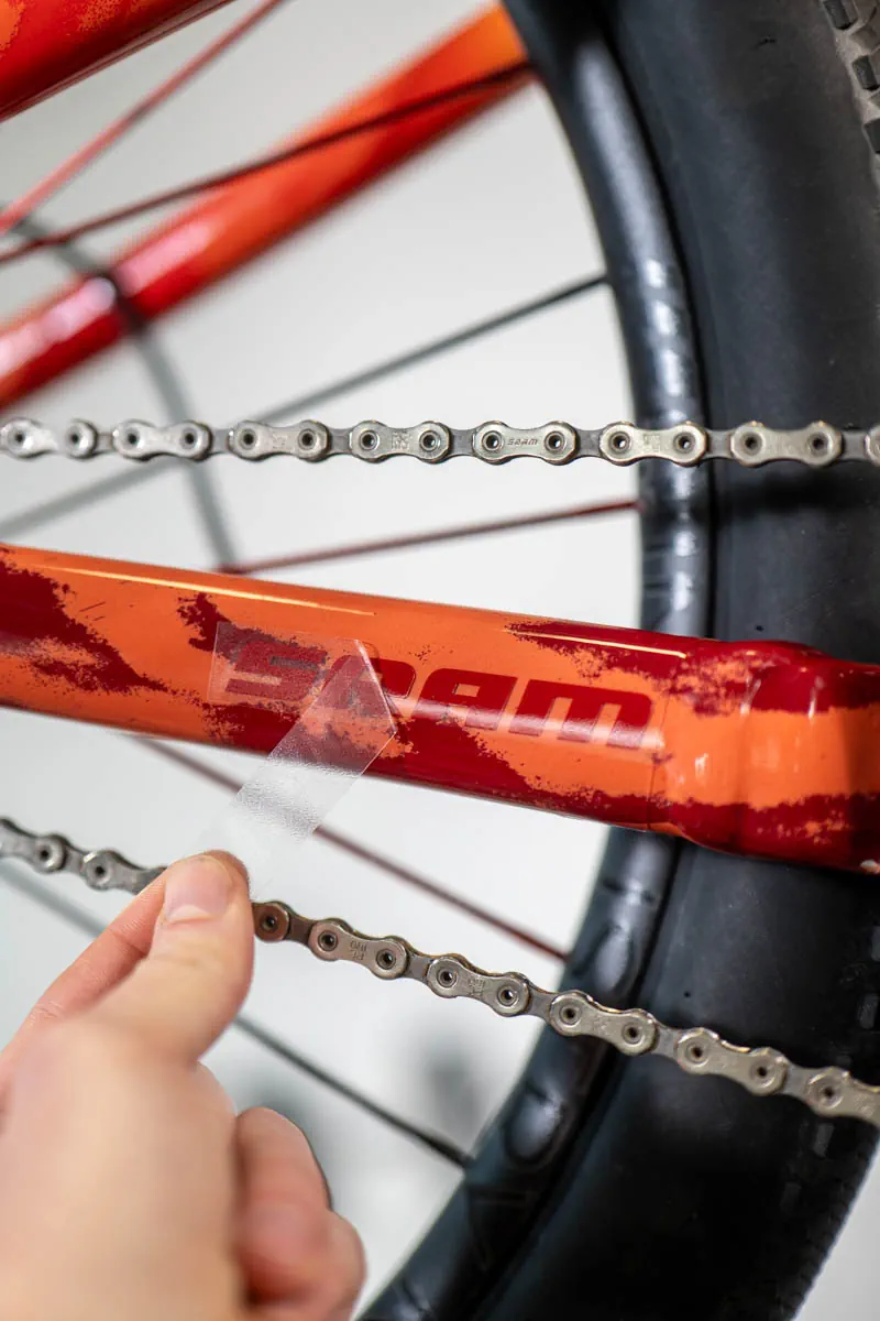 Tylny trójkąt Specialized P3 z naklejką sponsora