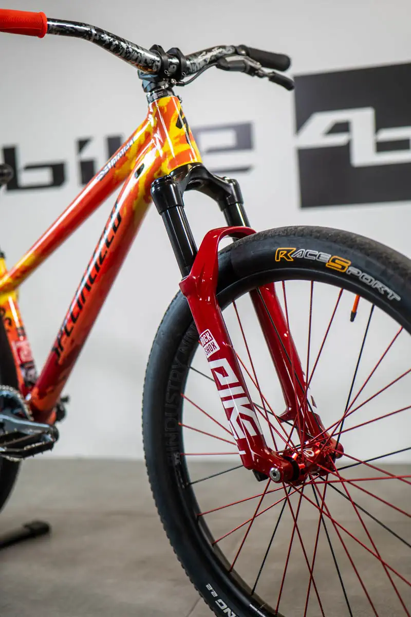 Zbliżenie na zabezpieczony Specialized P3