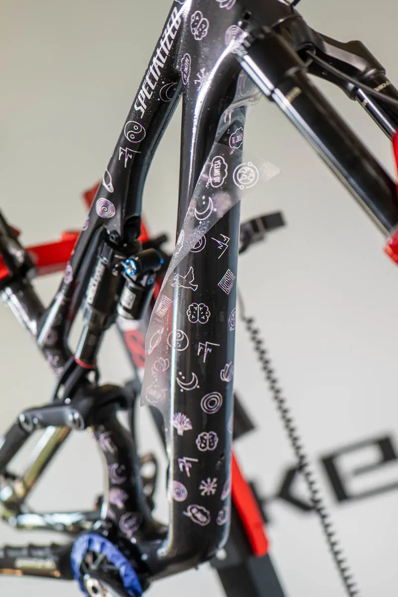 Autorska grafika na dolnej rurze Specialized Stumpjumper 15 PRO