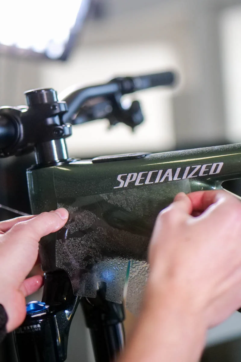 Przyklejanie formatki rura górna