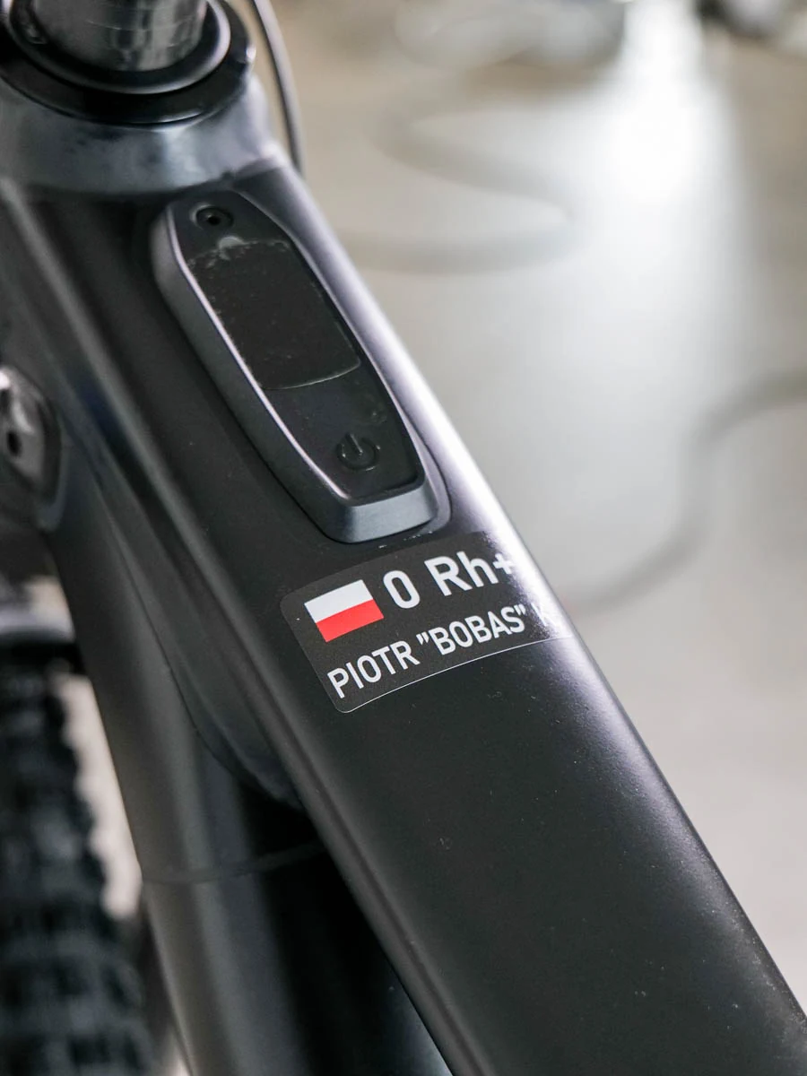 Rura górna z naklejką