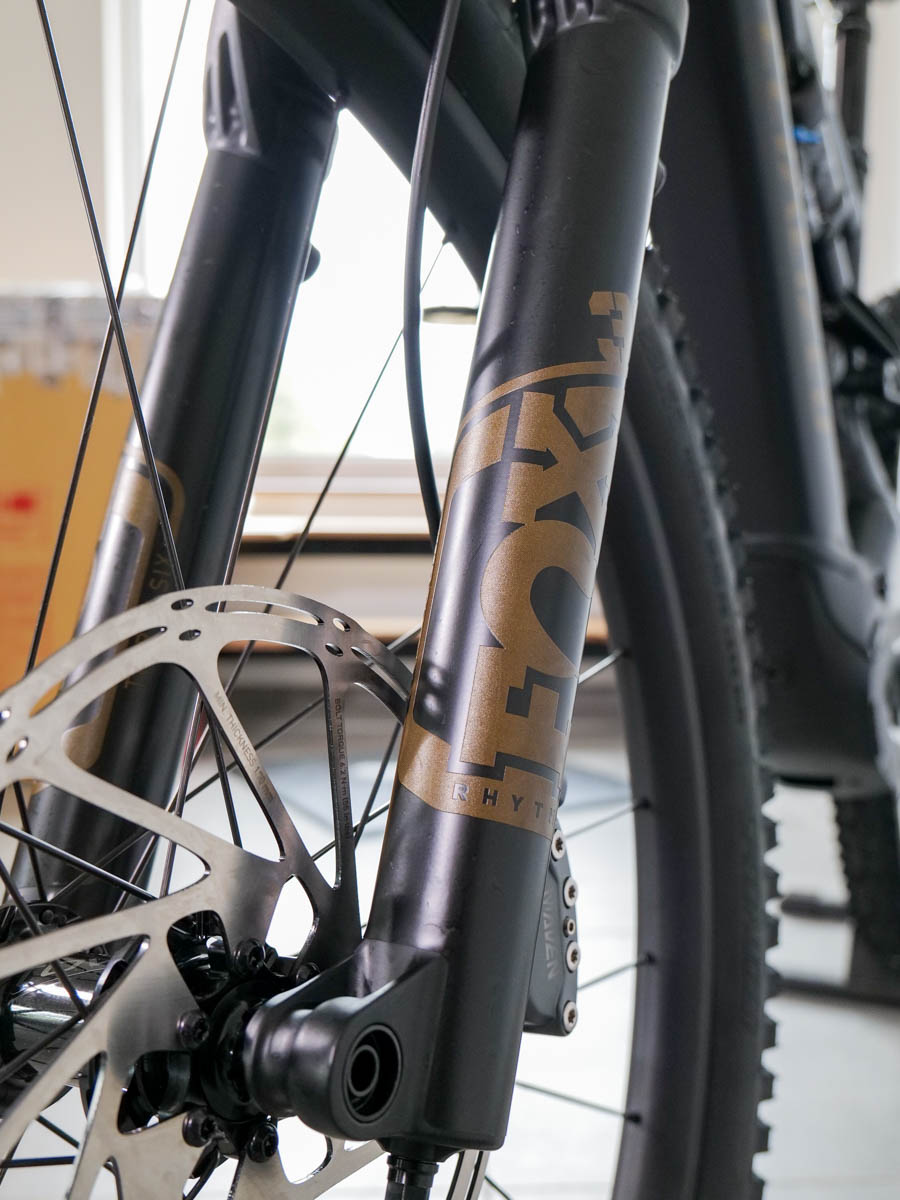 Nadruk na amortyzatorze Fox 36