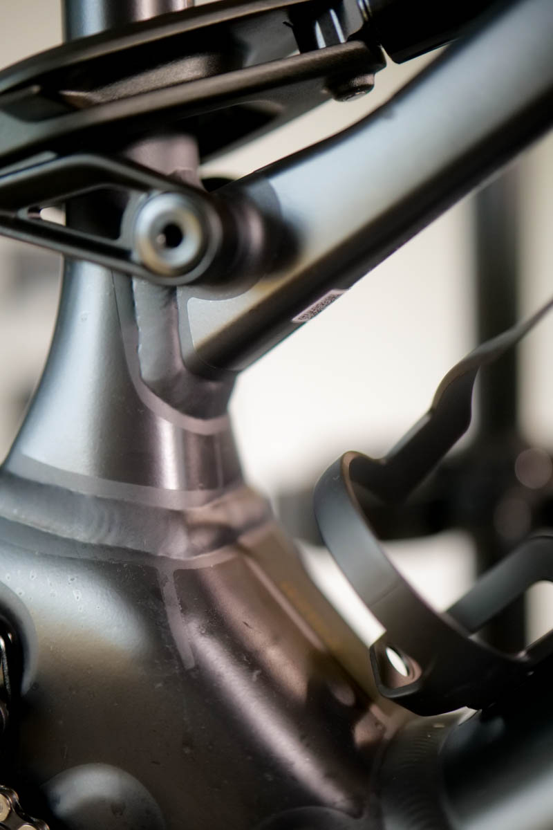 Zbliżenie na okolice dampera