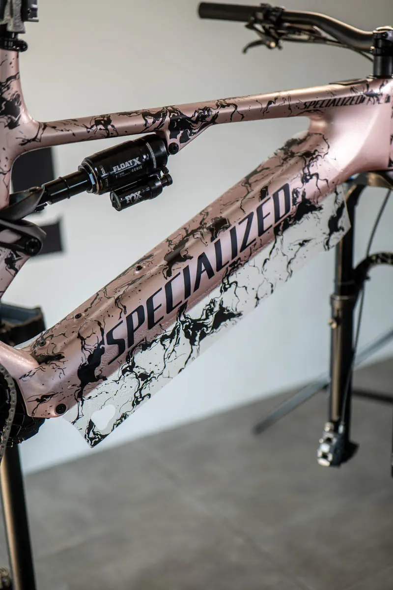 Oklejanie rury dolnej