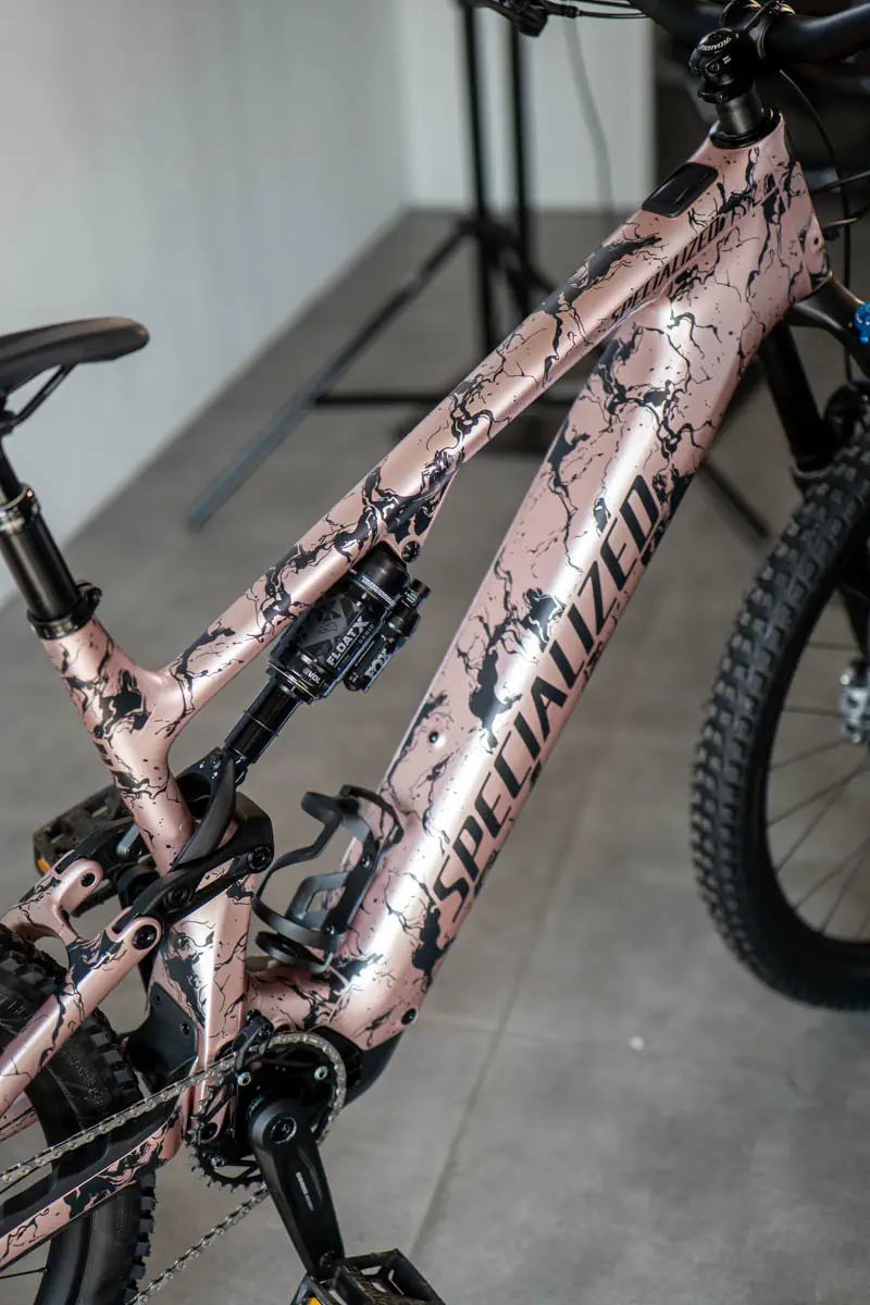 Levo w pełnym oklejeniu