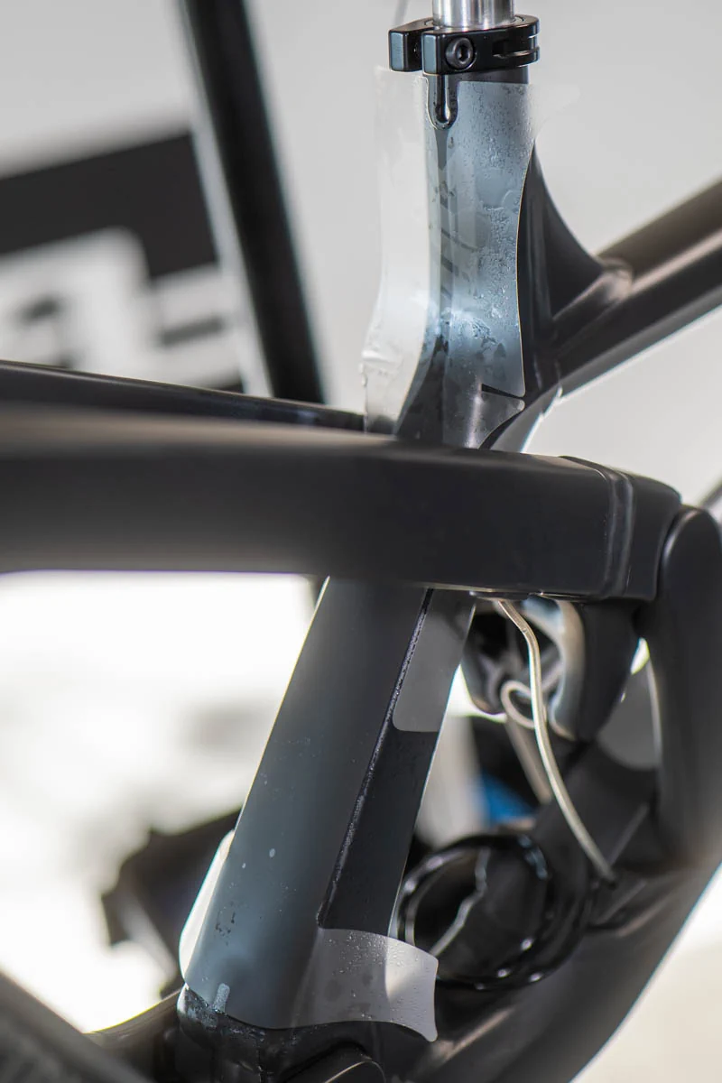 YT Tues Core 1 folia na rurze podsiodłowej