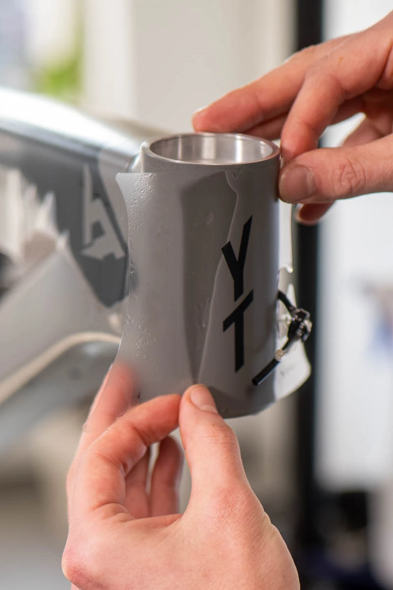 YT Tues Core 1 oklejanie główki