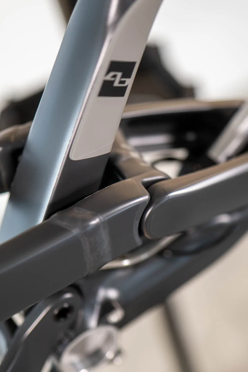 YT Tues Core 1 zbliżenie na detale