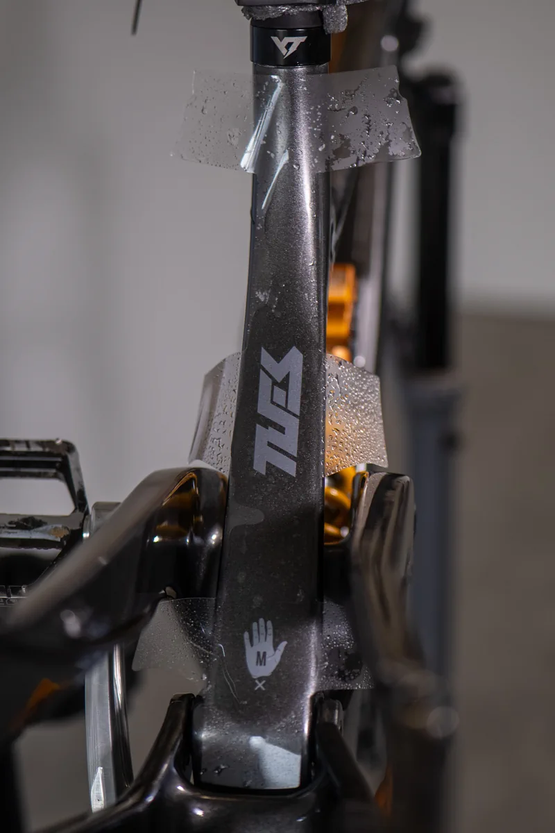 Oklejanie rury podsiodłowej