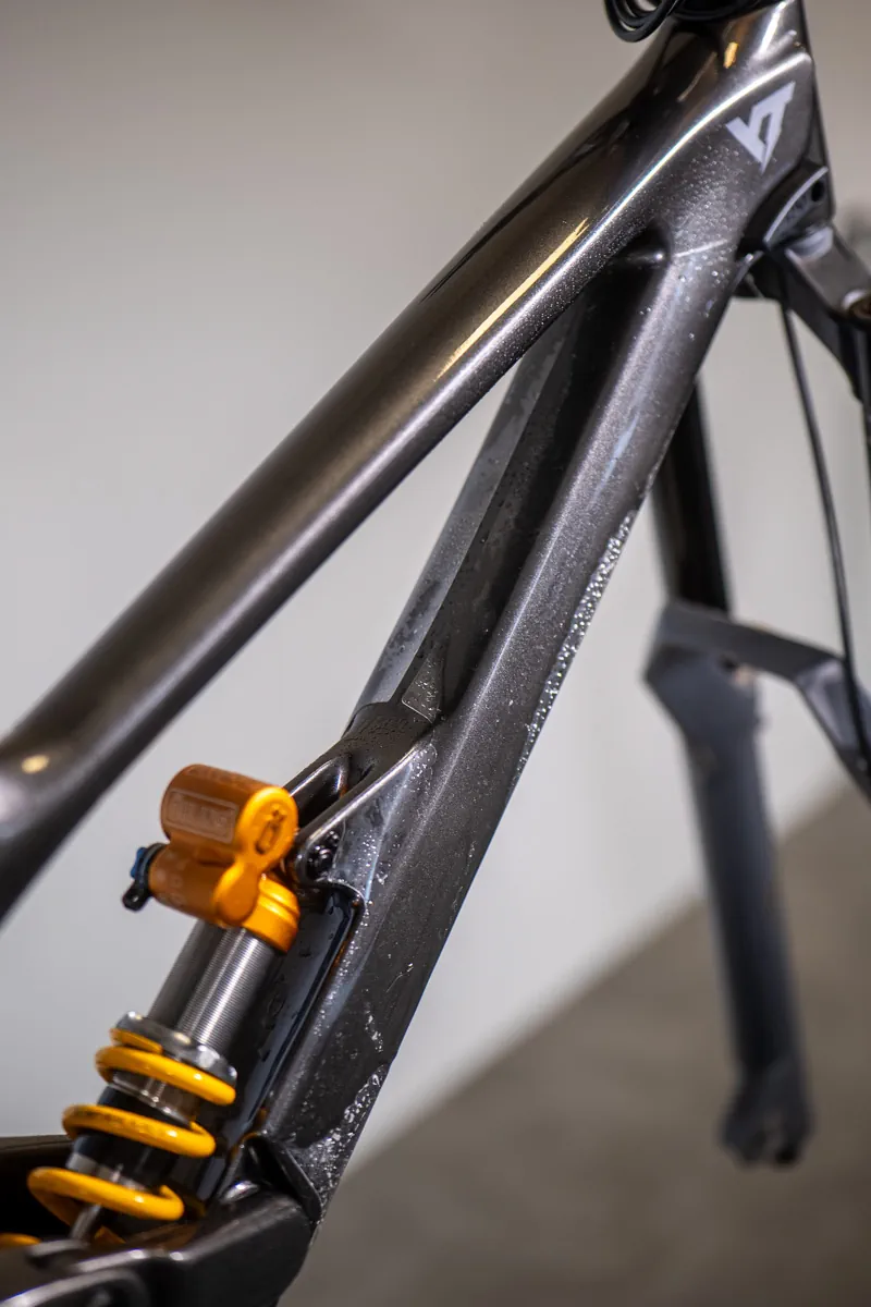 Oklejanie rury dolnej