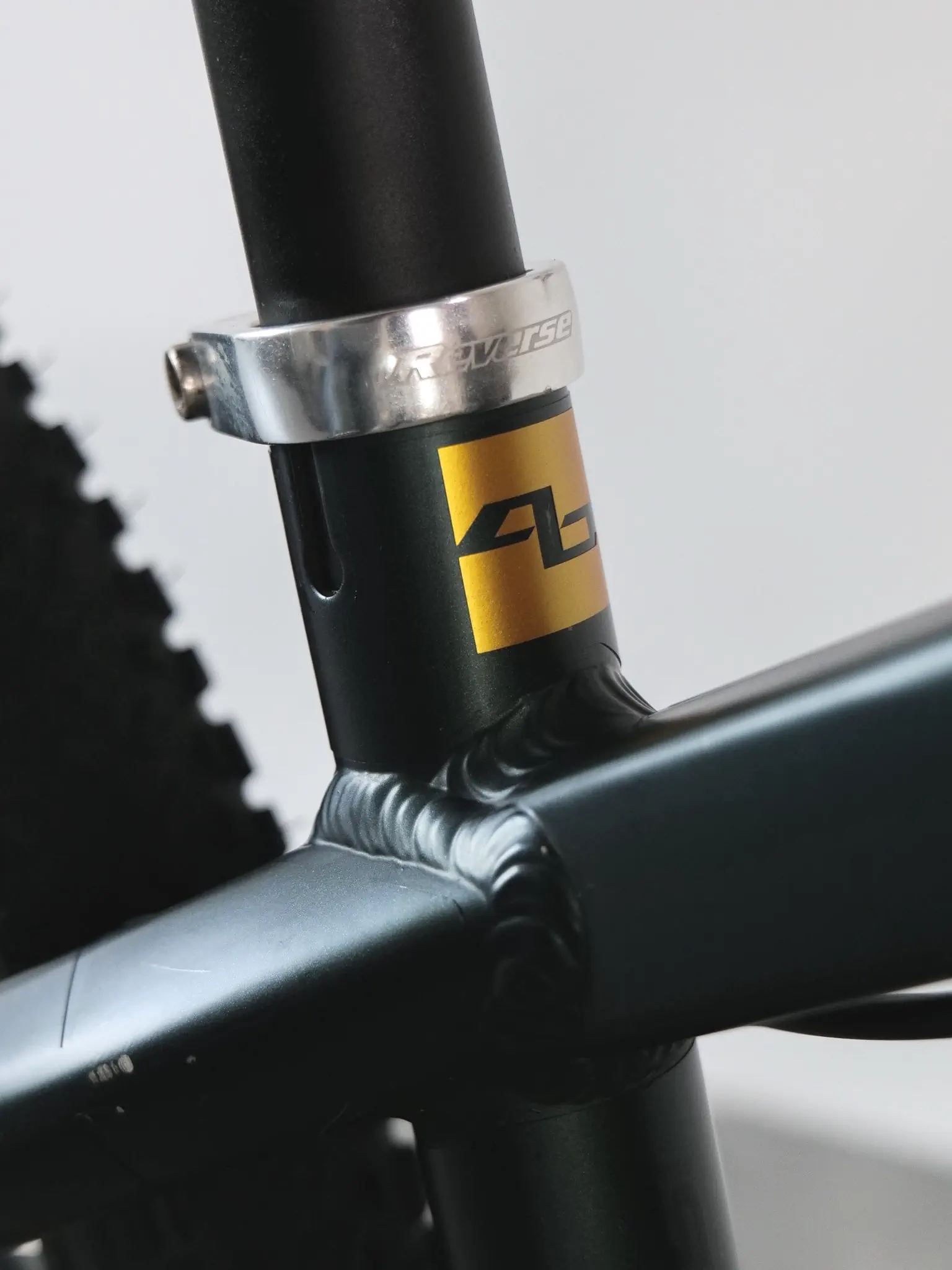 Nadruk grafiki na górnej rurze folii