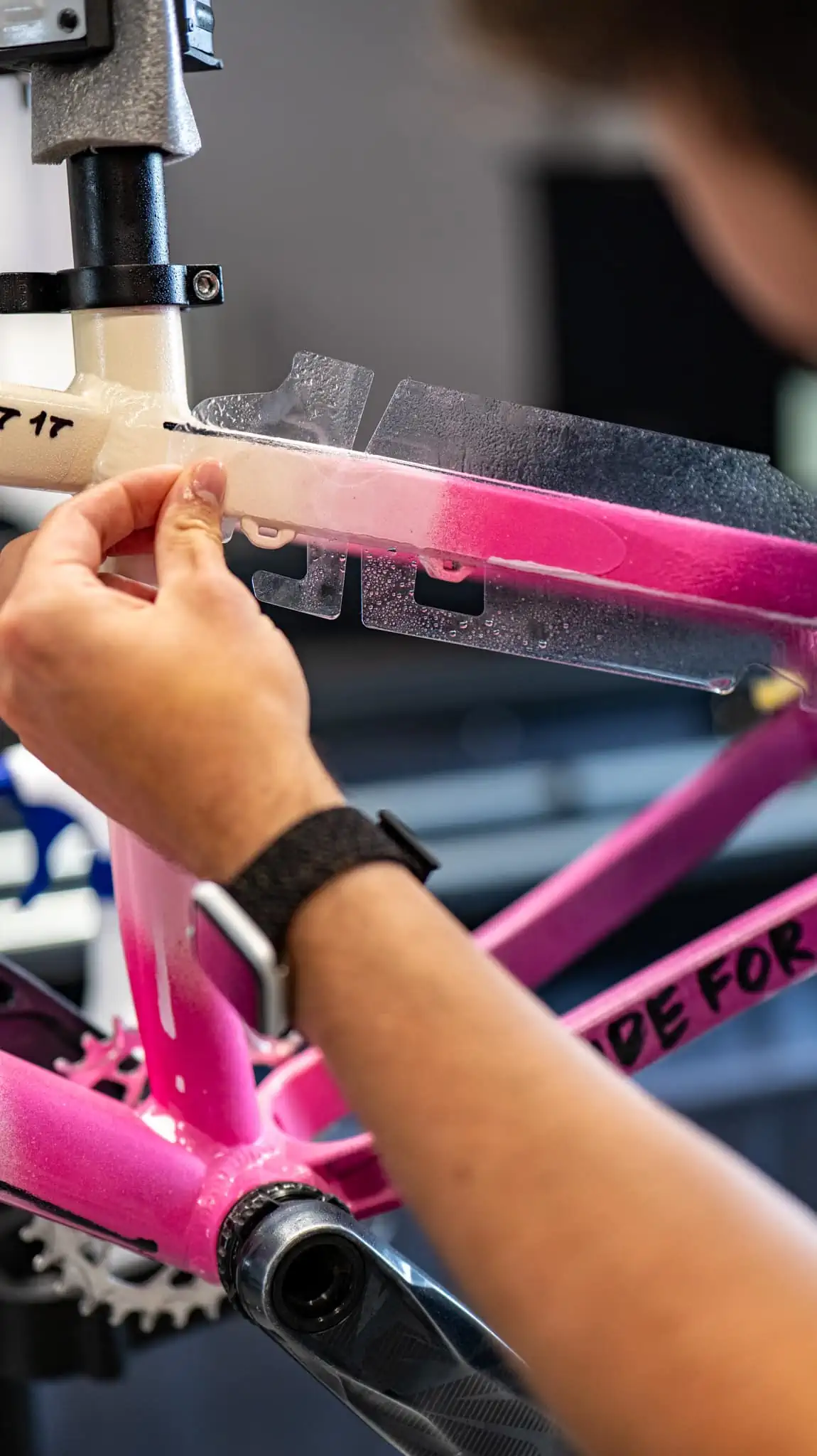 Aplikacja folii na tylny trójkąt