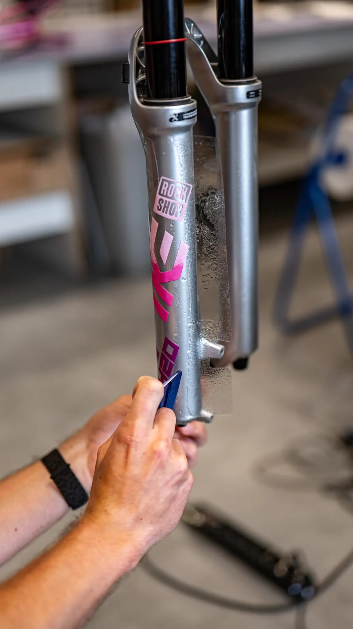 Amortyzator wyciskanie płynu